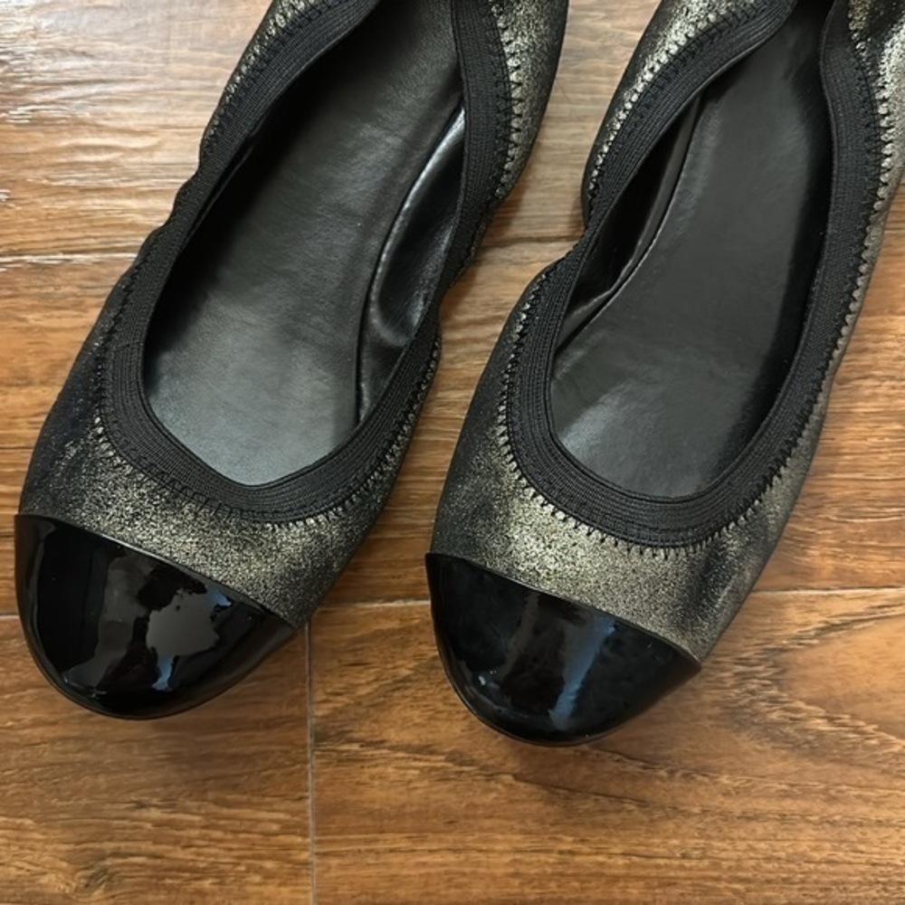 Cole Haan Ballet Flat in Black Patent / Metallic Gold